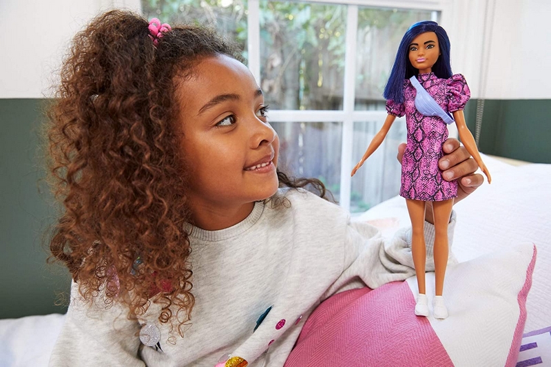 Barbie modelka 143 - šaty se vzorem hadí kůže - v obalu na zip