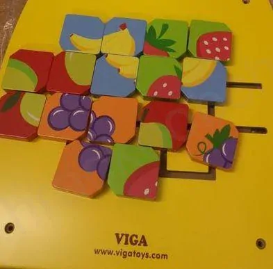 Dřevěná nástěnná didaktická hra - 36 x 55 cm ŽIRAFA