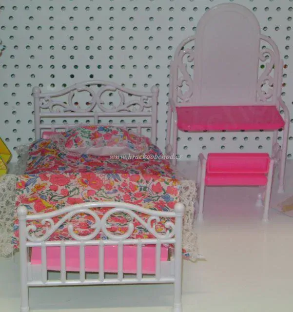 Postel + toaletka - pro panenky typu Barbie