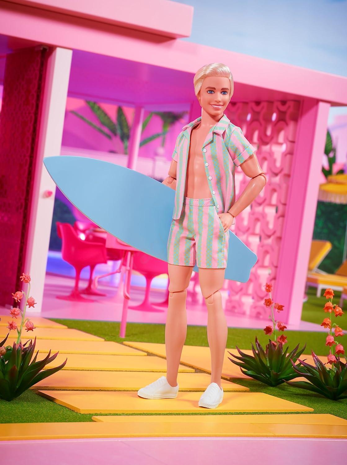 Barbie Ken v ikonickém filmovém outfitu HPJ97