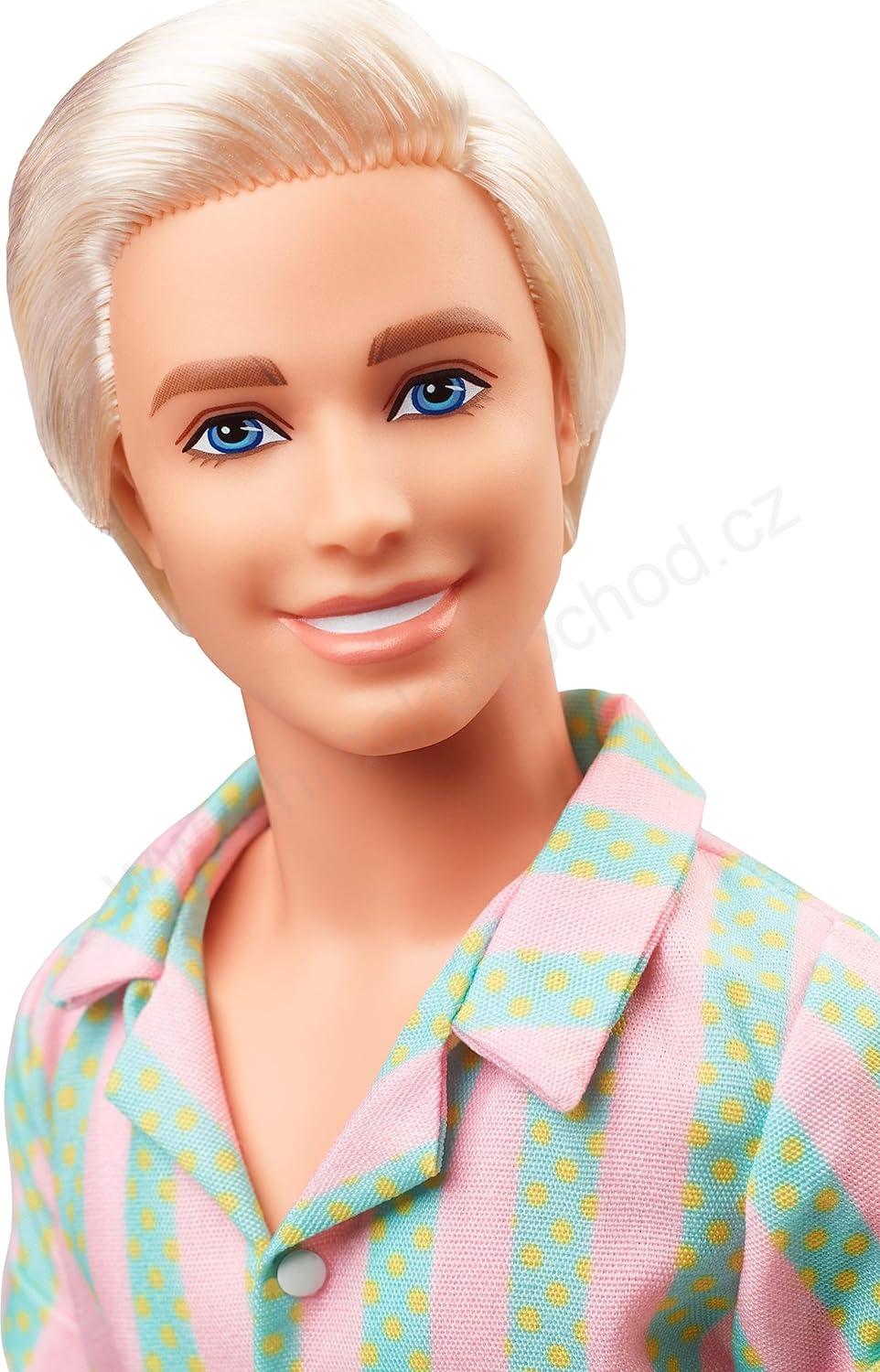 Barbie Ken v ikonickém filmovém outfitu HPJ97