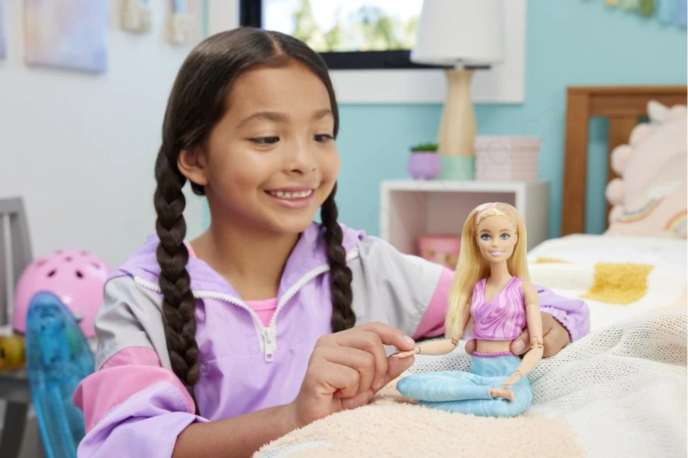Barbie V pohybu - Blondýnka s modrých legínách HRH27