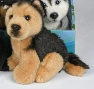 Plyšový pes vlčák sedící štěňátko 14 cm 